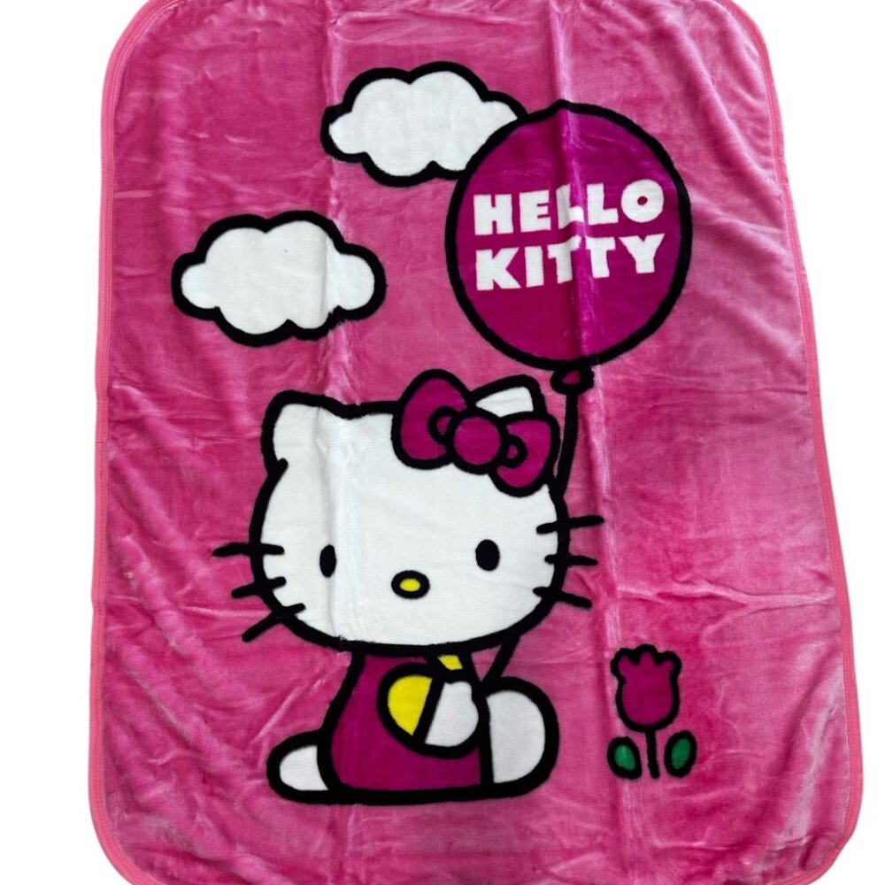 TT Hello Kitty "Hello Balloon" Plush 40"x50" Throw Blanket